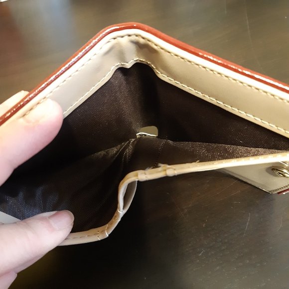 New Faux Leather RFID Bifold Reddish Brown Cognac Wallet with Embroidered Flower - Picture 4 of 4